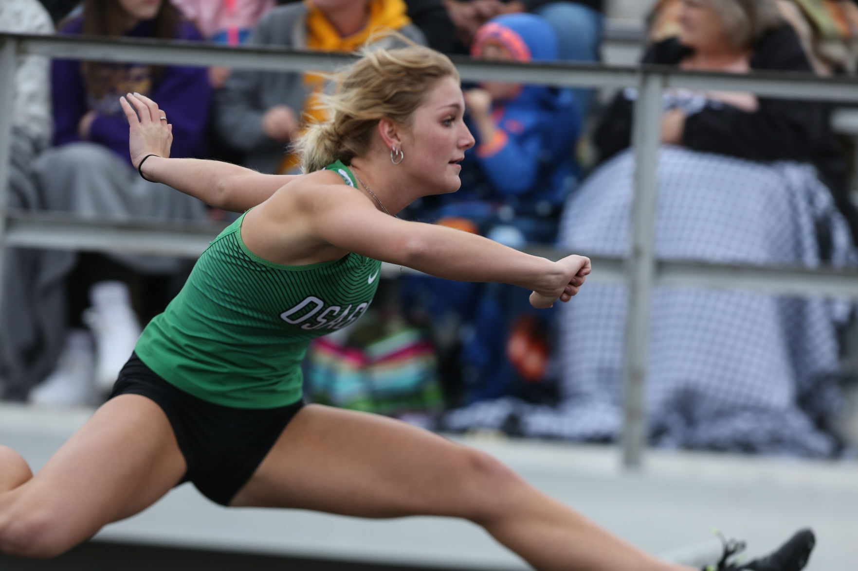 Varsity girls track at Hampton-Dumont 4-09-21-25.jpg